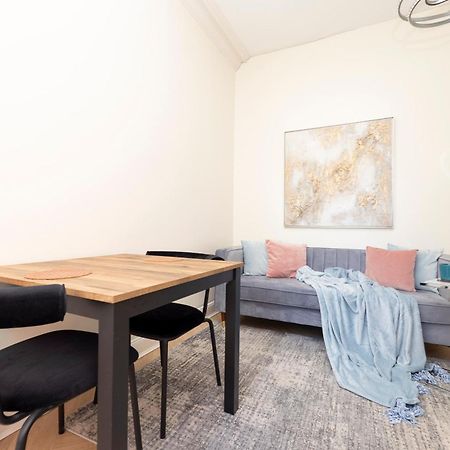 Joivy Modern Flat In City Centre - For Up To 3 Guests Apartment Edinburgh Luaran gambar