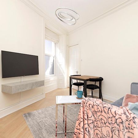 Joivy Modern Flat In City Centre - For Up To 3 Guests Apartment Edinburgh Luaran gambar