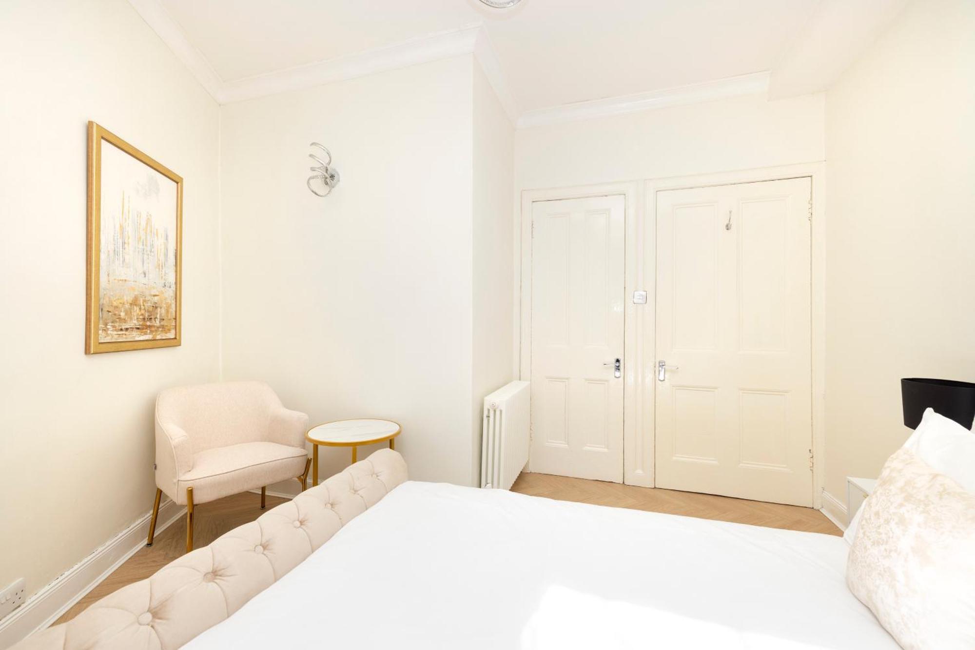 Joivy Modern Flat In City Centre - For Up To 3 Guests Apartment Edinburgh Luaran gambar