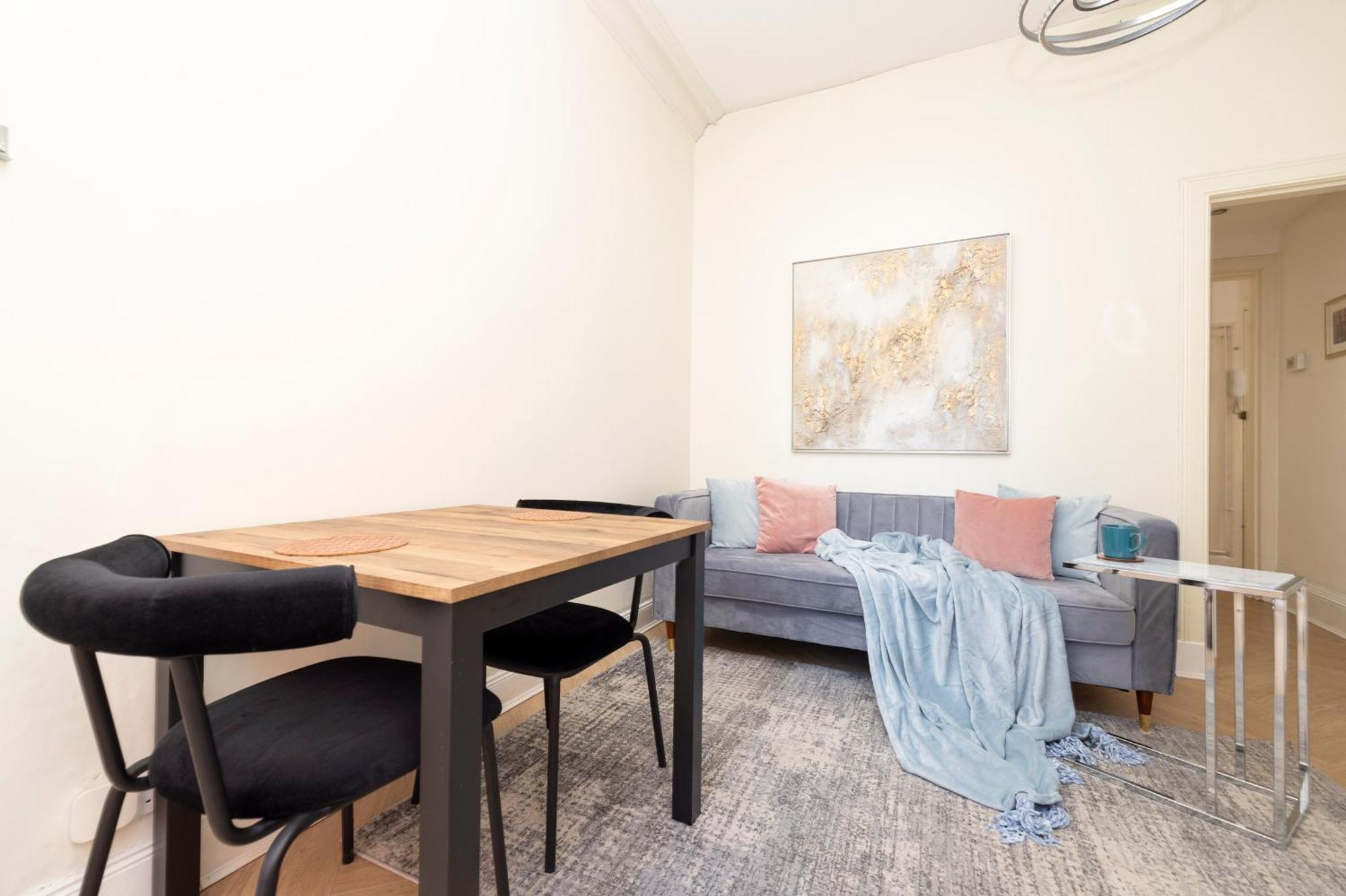 Joivy Modern Flat In City Centre - For Up To 3 Guests Apartment Edinburgh Luaran gambar
