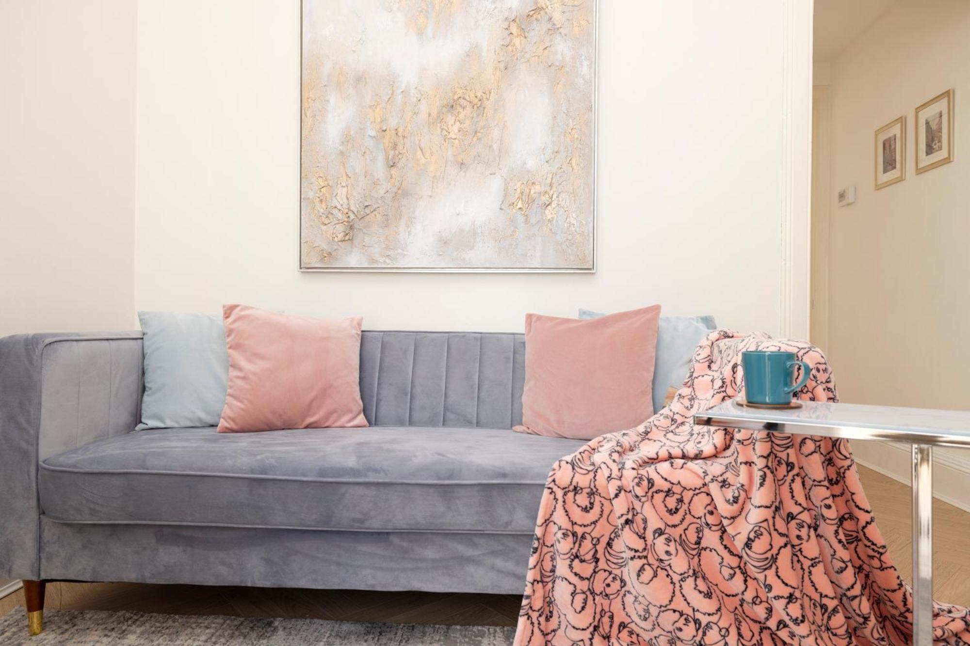 Joivy Modern Flat In City Centre - For Up To 3 Guests Apartment Edinburgh Luaran gambar