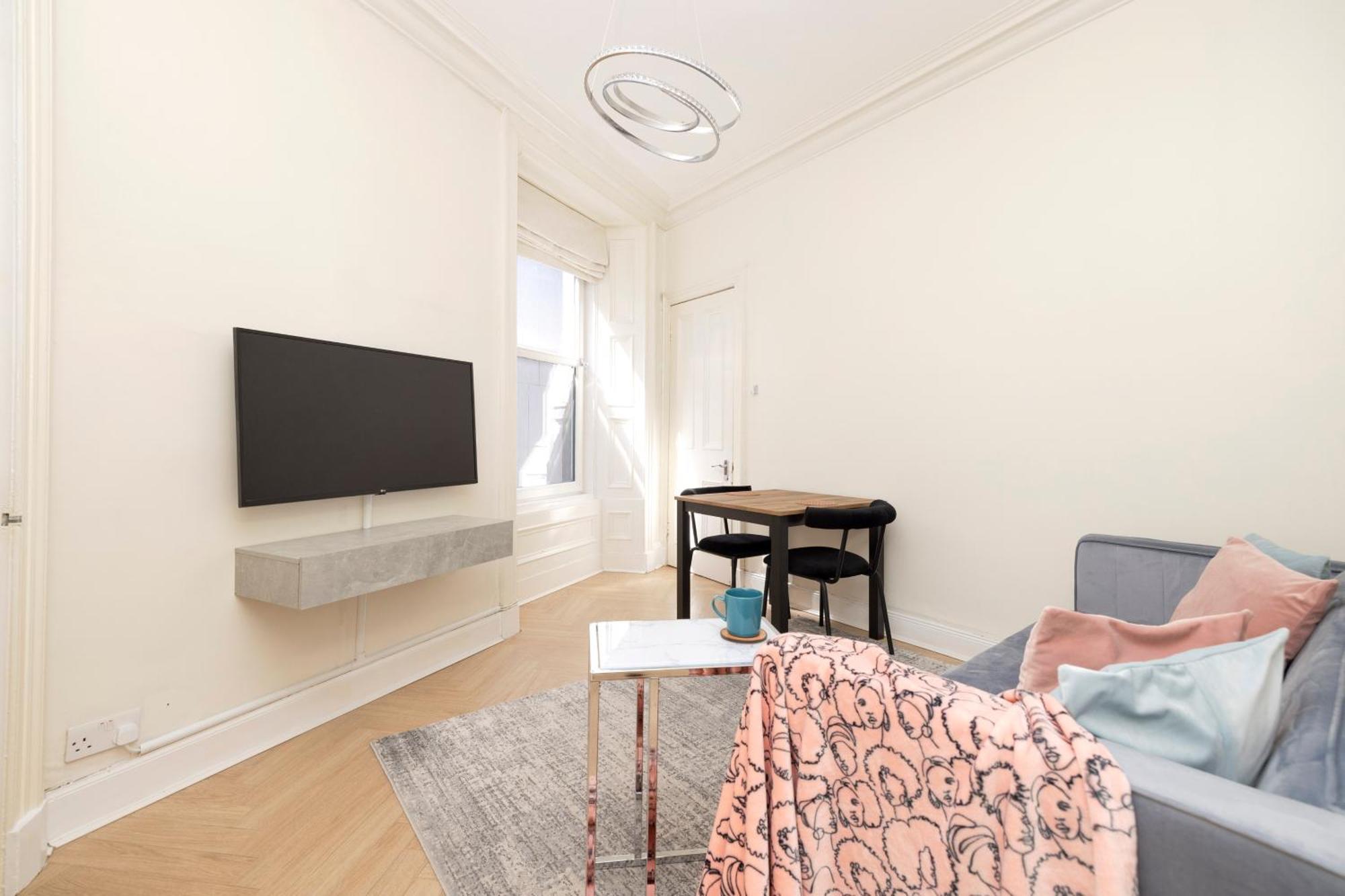 Joivy Modern Flat In City Centre - For Up To 3 Guests Apartment Edinburgh Luaran gambar