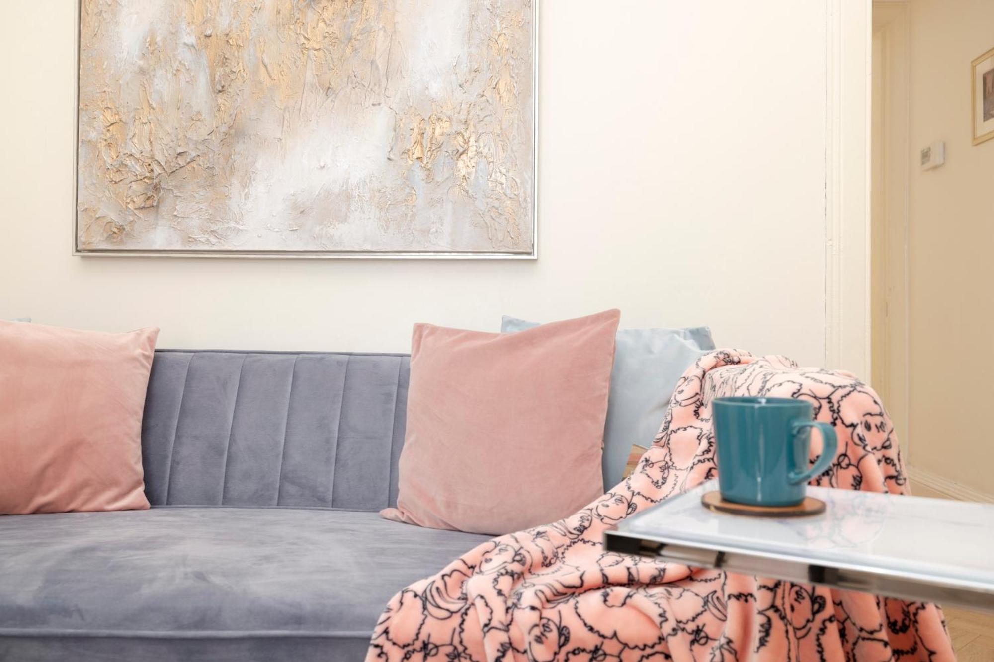Joivy Modern Flat In City Centre - For Up To 3 Guests Apartment Edinburgh Luaran gambar